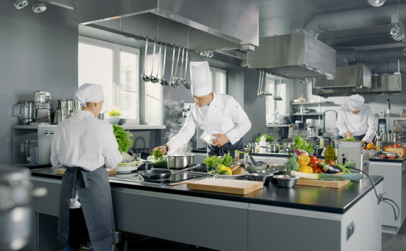 Importância da manutenção e limpeza em cozinhas