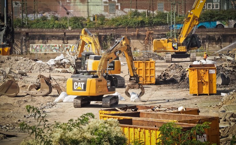 Retiradas de entulhos e içamentos de cargas nas obras