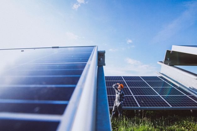 Por que um sistema de energia solar deve ser seu próximo investimento