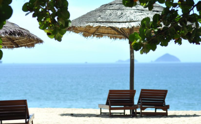 Planos de férias: 7 dicas para poupar e organizar as finanças antes do descanso
