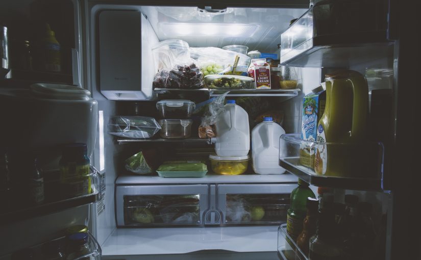 Refrigerador X geladeira: tem diferença? Entenda
