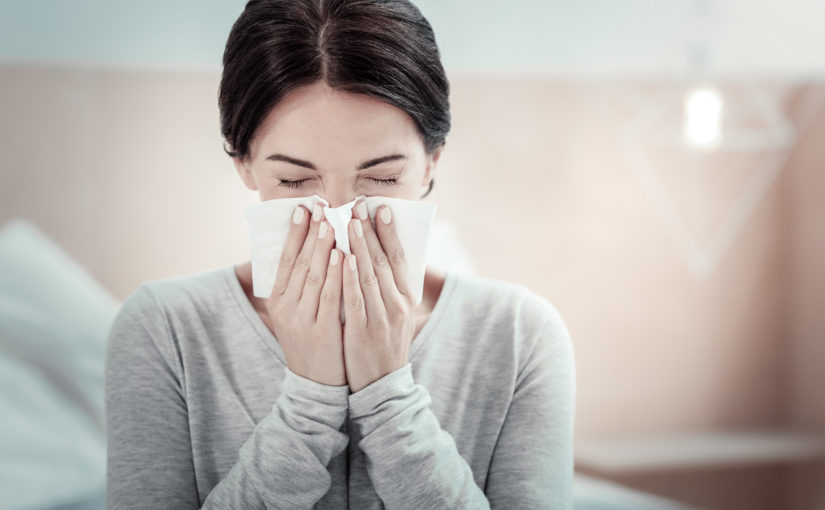 Quais os sintomas da alergia a ácaros?