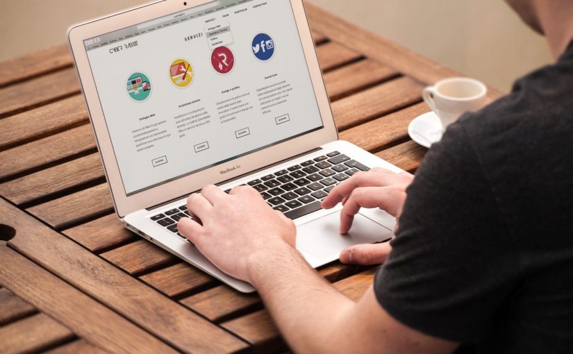 O site institucional ainda funciona nos negócios?