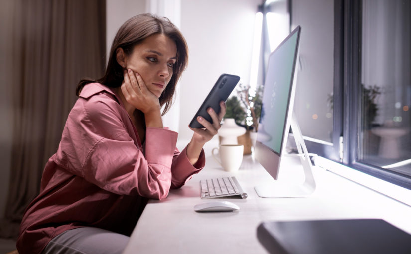 Fadiga do zoom indica excesso digital; veja sinais, impactos na saúde mental e quando buscar ajuda profissional para retomar equilíbrio.