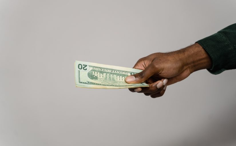 Como comparar taxas de empréstimo para aposentados de forma segura?