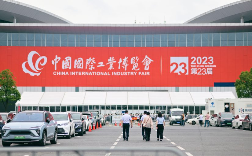 Descubra como a presença física nas maiores feiras comerciais da China gera vantagens competitivas, acordos diretos com fabricantes e retorno para os investimentos da empresa